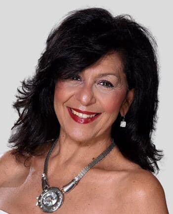 Denise Milton at CrossCountry Mortgage - Originating Branch Manager | NMLS #363377 in Reedley, CA