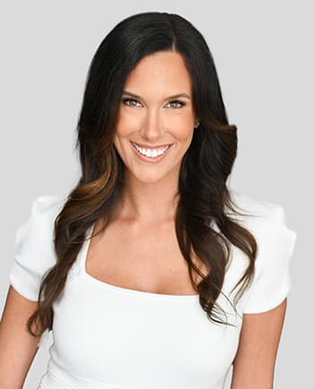 Lacey Faria at CrossCountry Mortgage - Senior Vice President of Lending | NMLS #1711690 in Lynnfield, MA