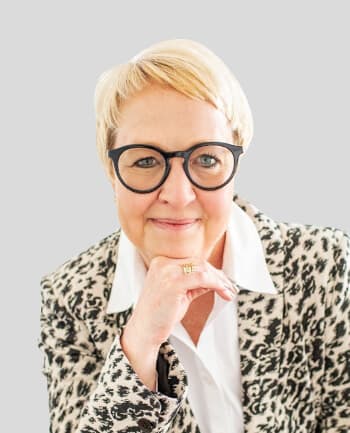 Terri Olsson at CrossCountry Mortgage - Senior Loan Officer | NMLS #437353 in Cincinnati, OH